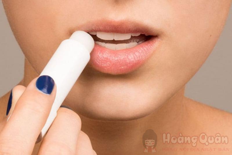 cách dùng Son dưỡng môi vitamin E