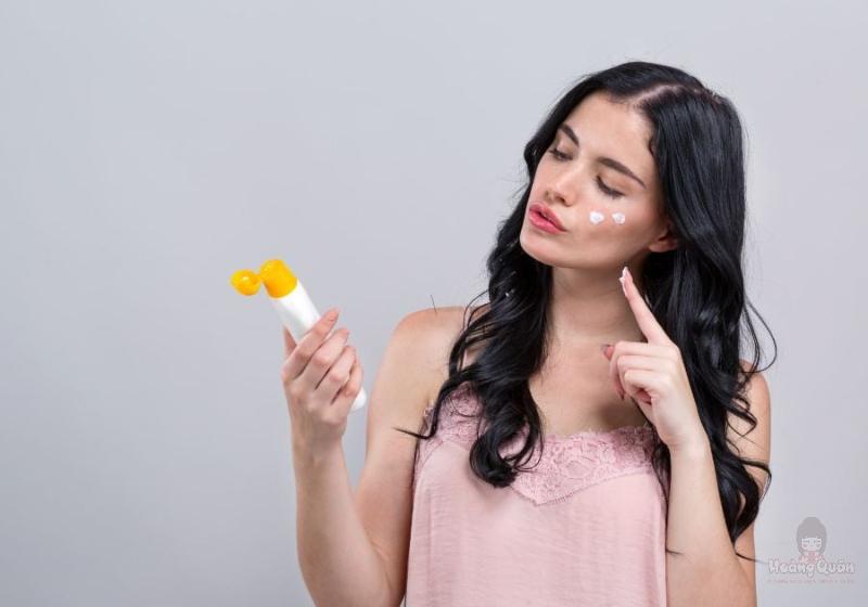 dùng kem trị mụn trước hay sau kem chống nắng