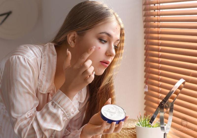 bôi kem chống nắng trước hay sau kem trị mụn