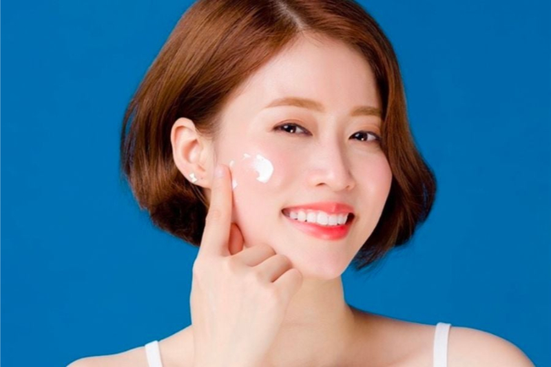 cách bôi kem chống nắng cho da mụn hiệu quả