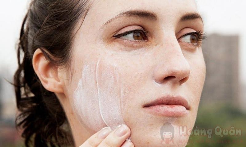 kem chống nắng bị vón cục