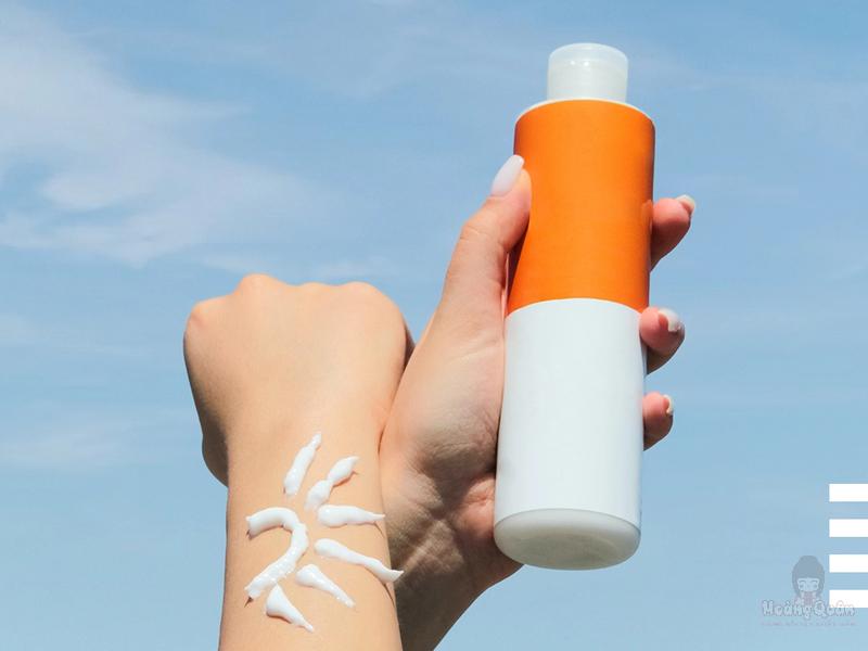 nên dùng sữa chống nắng hay kem chống nắng