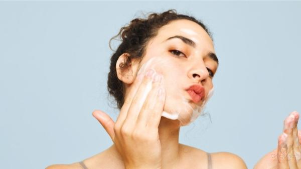 rửa mặt trước hay tẩy trang trước