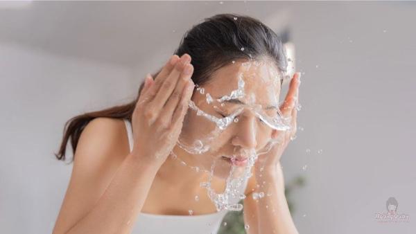 dùng tẩy trang trước hay tẩy tế bào chết trước