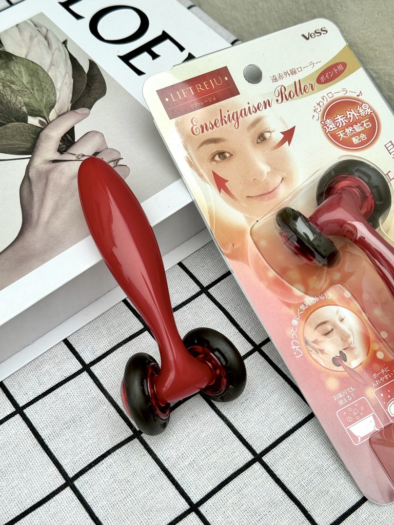 Cây Lăn Massage Mặt Cao Cấp Có Tia Hồng Ngoại Vess