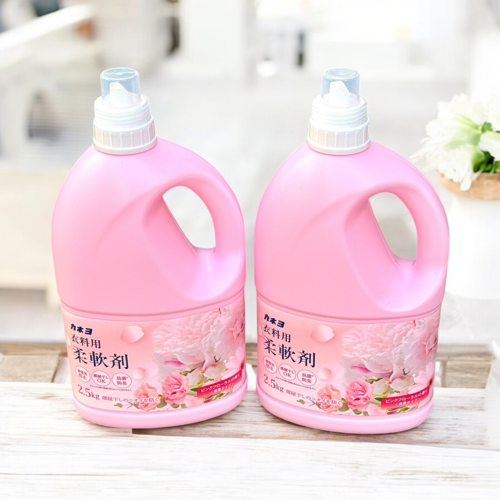 Nước Xả Vải Kháng Khuẩn Hương Hoa Thiên Nhiên Kaneyo Can 2,5L